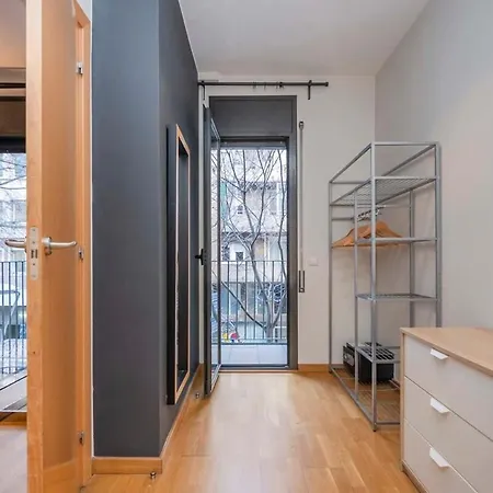 Modern And Bright In Eixample 1-3 Apartment