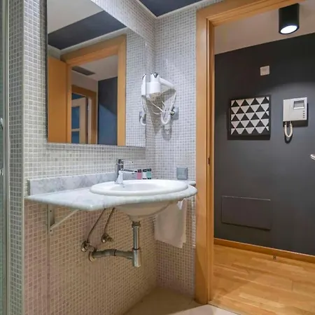 Modern And Bright In Eixample 1-3 *