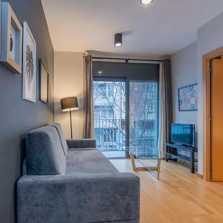 Modern And Bright In Eixample 1-3 דירה